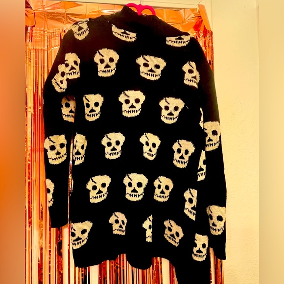 Women’s Skull sweater gently worn twice. - Picture 2 of 2